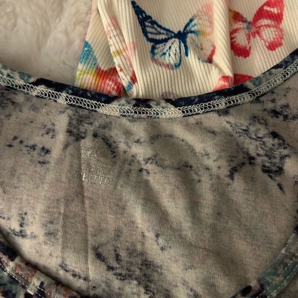 Lot of 7 used tops large and xl. - Picture 8 of 8